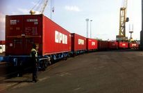 Los primeros convoyes con contenedores, llegando a la terminal R�as Altas.