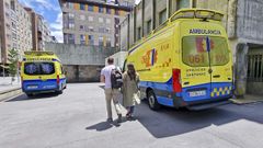 Ambulancias, en el exterior del Hospital Provincial de Pontevedra