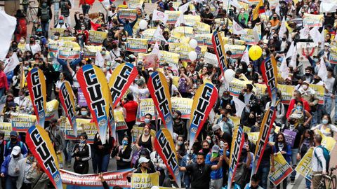 Manifestantes durante la protesta contra la reforma fiscal convocada en Bogot