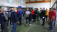 Algunos de los asistentes a la asamblea de la cofrad�a de pescadores de Bueu