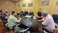 Representantes del comit� de empresa se reunieron con el alcalde de Carballo, Evencio Ferrero, y el diputado nacionalista Daniel P�rez