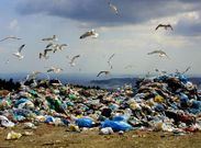 Imagen tomada hace m�s de una d�cada, cuando la basura afeaba uno de los paisajes m�s hermosos de la comarca de Barbanza.