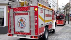 Imagen de archivo de un cami�n de los bomberos de Ribeira en una actuaci�n