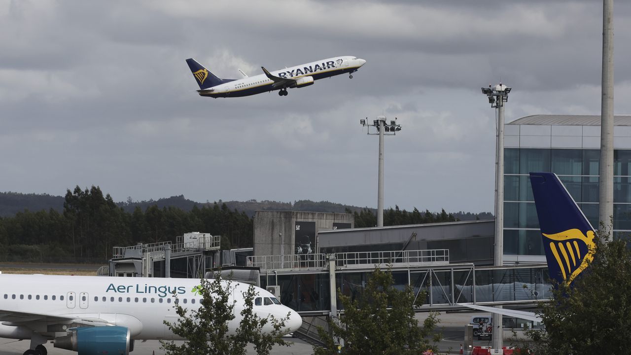 Escala la tensión entre Ryanair y el Gobierno: Puente tacha a la compañía de «chantajista» y la aerolínea pide a Aena que se tranquilice