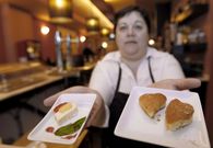 A un euro tapa, hosteleros de Foz celebran San Valent�n