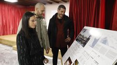 La alcaldesa de Bande, Sandra Quintas, con los arquitectos Albert Saboya y Xavier Botet