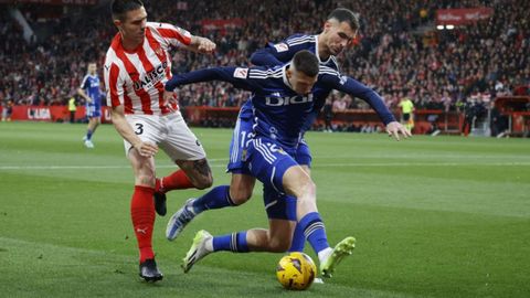 Derbi asturiano entre el Real Sporting de Gijon y el Real Oviedo en El Molin�n