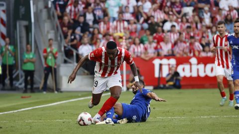 Derbi asturiano entre el Real Sporting de Gijon y el Real Oviedo en El Molin�n