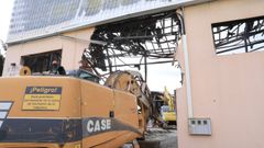 Las m�quinas todav�a trabajaban la semana pasada en el derribo de la nave de Castro Parga, que qued� totalmente destruida.