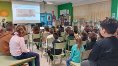 Taller sobre el8-M en el colegio de Vimianzo.