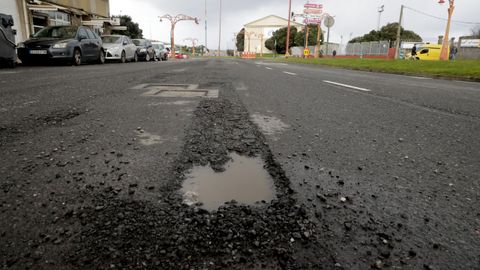 Mal estado de la carretera en la avenida de Navarra