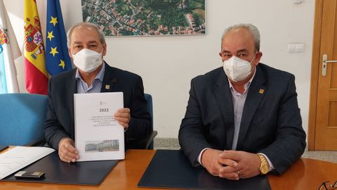 El alcalde Jos Tom present los presupuestos del 20222 junto con el concejal de Obras e Servizos, Jos Luis Losada