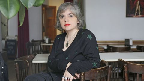 La escritora Mariana Enrquez, en el Caf Macondo de A Corua. 