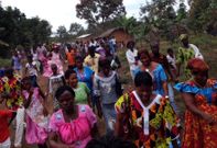 Las mujeres de esta comunidad marfile�a se benefician de un programa de microcr�ditos.