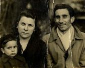 Manuel Barros Fern�ndez, con su mujer y su hijo en una fotograf�a datada en 1949.