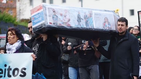 �Marcha f�nebre� por la educaci�n p�blica en Ferrol.