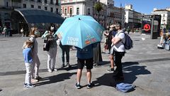 Un grupo de turistas este viernes en Madrid