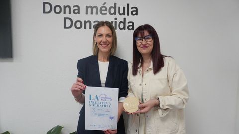 La responsable de I'TICS entreg� los fondos a la representante de Asotrame
