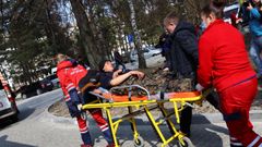 Traslado de heridos tras el ataque a la base militar de Yavoriv