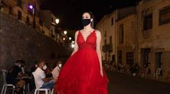 Luc�a Lamas en Oropesa del Mar, cun vestido da marca ourens� Ang�lica Moda