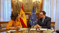 La vicepresidenta primera del Gobierno de Espaa y ministra de Hacienda, Maria Jess Montero, y el presidente del Principado de Asturias, Adrin Barbn