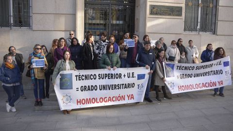 Concentración de técnicos sanitarios este jueves en Lugo.