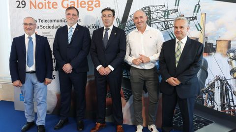 De izquierda a derecha, Manuel Fernández, Alfonso Juan Álvarez Villamarín, Julio Sánchez Agrelo, Juan José Delgado y Luis Anido