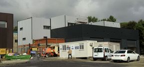 La estructura exterior del vivero de empresas de Lal�n 2000, que deber� concluir las obras a final de a�o, est� pr�cticamente rematada ya.