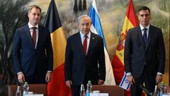El primer ministro belga, Alexander de Croo, su hom�logo israel�, Benjamin Netanyahu, y el presidente del Gobierno, Pedro S�nchez, en Israel