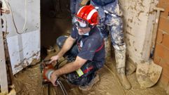 Los bomberos ourensanos trabajando en Ourense.