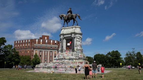 Estatua del general confederador Robert E. Lee en Richmond (Virginia)