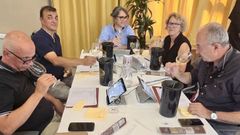 Integrantes del panel de cata del certamen internacional de vinos extremos de Aosta