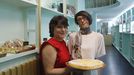 Ana y Bel&eacute;n, en la pasteler&iacute;a Con Cari&ntilde;o