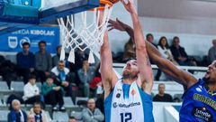 El p�vot procedente del Gipuzkoa Basket, en el �ltimo enfrentamiento ante el COB, firma con la entidad cobista para las pr�ximas dos temporadas