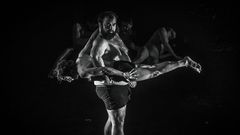 Fragmento de la obra de teatro �Entrecruzad@s� de la compa��a colombiana L?Explose con Opsis Produciones de Madrid