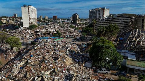 Edificios colapsados en Caraballeda, en el estado venezolano de La Guaira