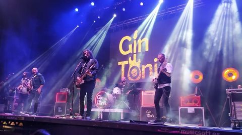 Gin Toni's actuar en las fiestas de Baralla