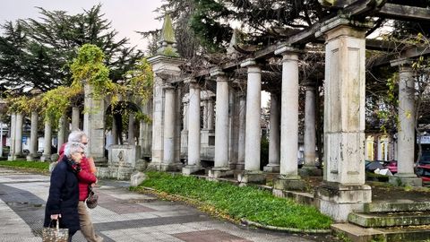 La p�rgola de Bouzas fue dise�ada por Jenaro de la Fuente �lvarez para la plaza de Portugal.