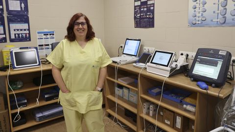 Belén Bértolo, en la sala donde realizan la supervisión presencial de los pacientes