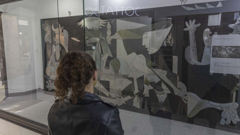 El Guernica que asombra en la ra da Caldeirera de Santiago