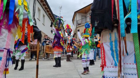 El fulin de Manzaneda particip en el desfile de entroido de Vilario de Conso