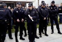 Minuto de silencio de los polic�as nacionales de Vigo en honor de su compa�era Vanessa Lage. 