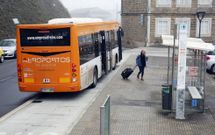 En Santiago el bus que va al aeropuerto tiene una parada en la estaci�n de tren. 