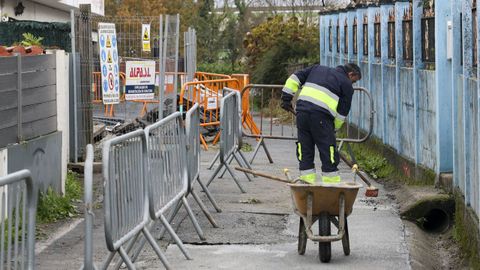 Obras en la calle Cami&ntilde;o Sarxento