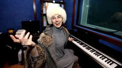 La soprano canadiense afincada en Pontevedra Bonnie Cooper, en su estudio
