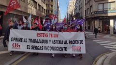Protesta de trabajadores de Esteve Teijin, este lunes en Pontevedra. Es la empresa adjudicataria de las terapias respiratorias a domicilio del Sergas