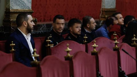 V�ctor de Aldama y Jos� Luis �balos en el banquillo del Supremo.