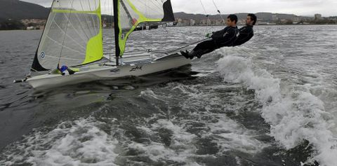 Carlos y Antn, en una imagen de archivo de sus entrenamientos en aguas de Vilagarca. 