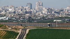 Las ruinas de Gaza vistas desde la frontera del sur de Israel