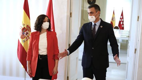 Ayuso y SncheAyuso y Snchez antes de su reunin